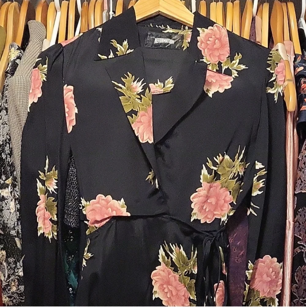Reformation midi dress black rose flower - Picture 1 of 7